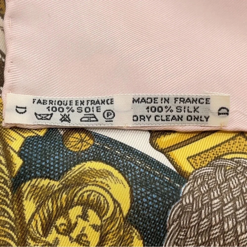 HERMES Vintage Rare Collectors Carre 90 “Grand Uniforme” 100% Silk Pink Scarf - Picture 15 of 15